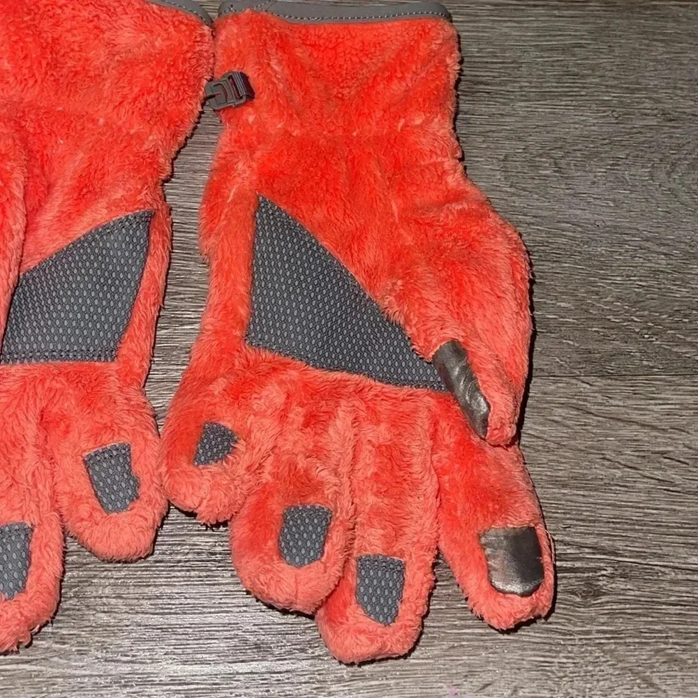The North Face Women’s Osito Gloves orange small